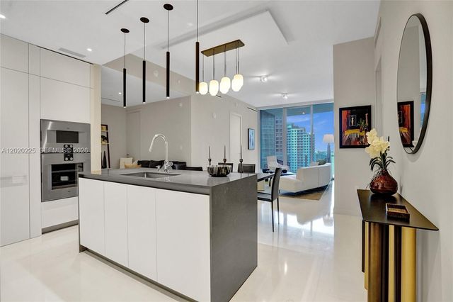 300 Biscayne Boulevard Way 2305W, Miami, FL 33131