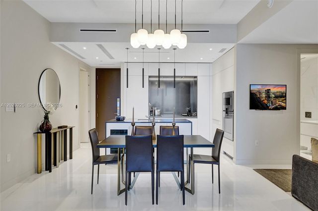 300 Biscayne Boulevard Way 2305W, Miami, FL 33131