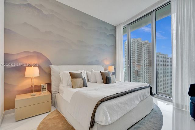 300 Biscayne Boulevard Way 2305W, Miami, FL 33131