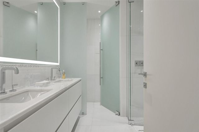 300 Biscayne Boulevard Way 2305W, Miami, FL 33131
