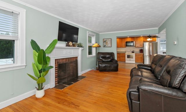 66 Wayne Ave, Watertown, MA 02453