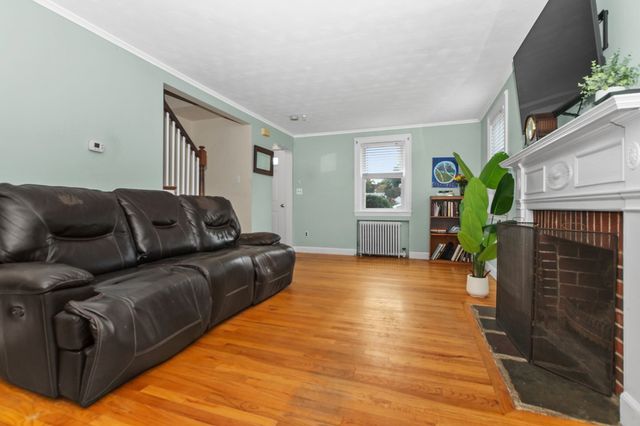 66 Wayne Ave, Watertown, MA 02453