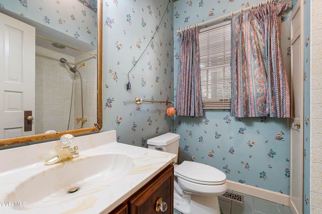 7 Llewellyn Wood, Johnson City, TN 37601