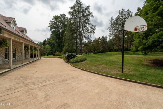 7 Llewellyn Wood, Johnson City, TN 37601