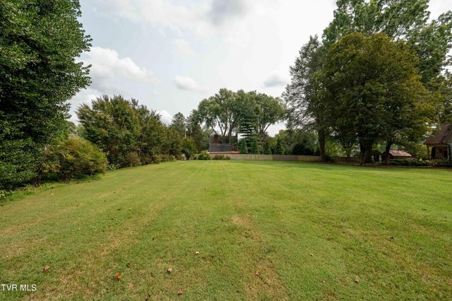 7 Llewellyn Wood, Johnson City, TN 37601