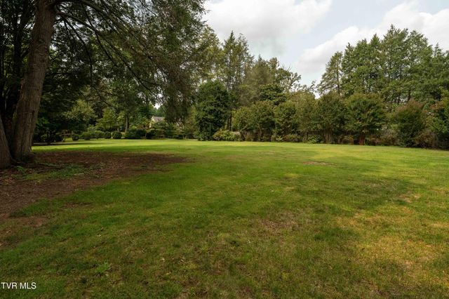 7 Llewellyn Wood, Johnson City, TN 37601