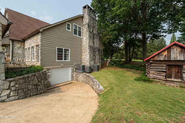 7 Llewellyn Wood, Johnson City, TN 37601