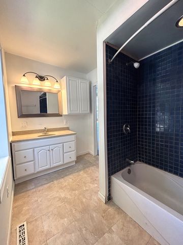 518 N Hugh Street, Plano, IL 60545