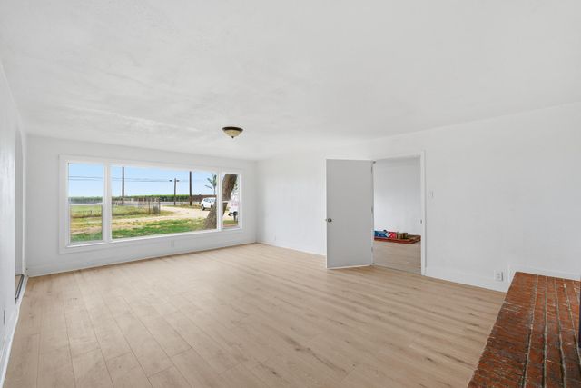 13787 Ave 232, Tulare, CA 93274