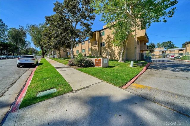 1701 Neil Armstrong 104, Montebello, CA 90640