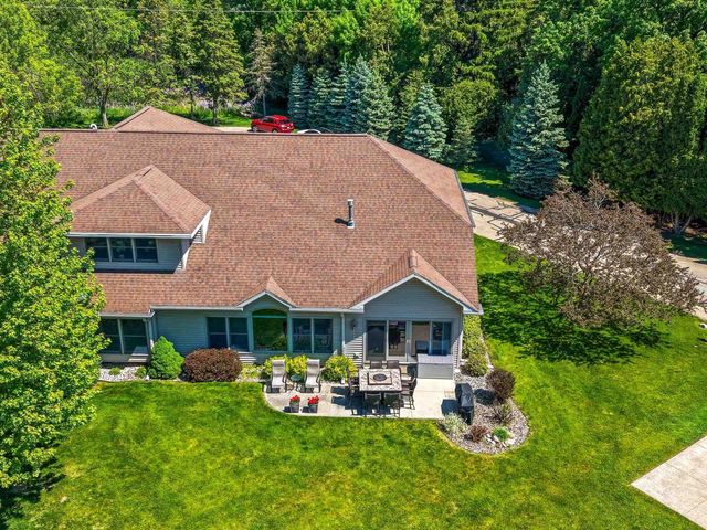 945 BRIGHTON DRIVE, Menasha, WI 54952