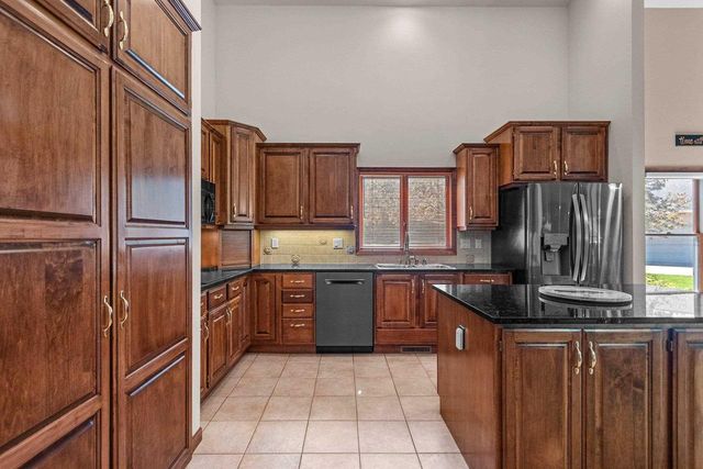 945 BRIGHTON DRIVE, Menasha, WI 54952