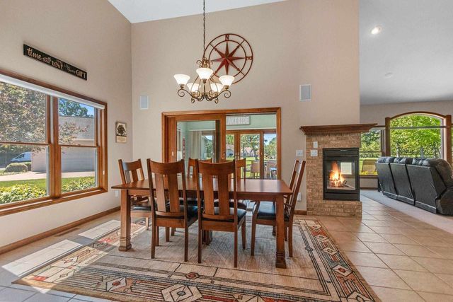 945 BRIGHTON DRIVE, Menasha, WI 54952