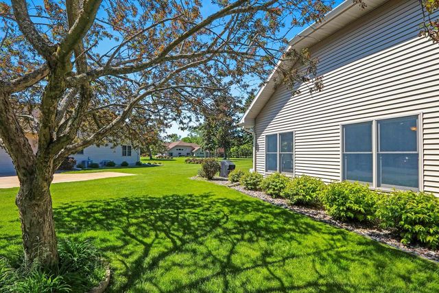945 BRIGHTON DRIVE, Menasha, WI 54952
