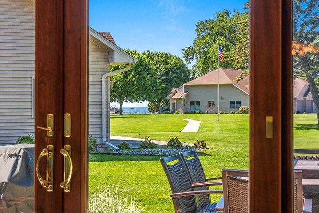 945 BRIGHTON DRIVE, Menasha, WI 54952