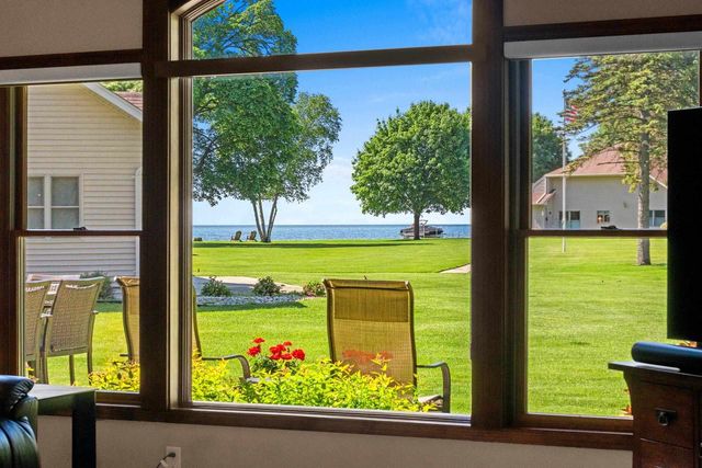 945 BRIGHTON DRIVE, Menasha, WI 54952