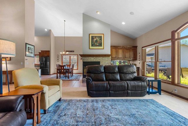 945 BRIGHTON DRIVE, Menasha, WI 54952