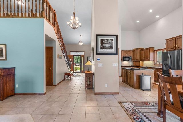 945 BRIGHTON DRIVE, Menasha, WI 54952