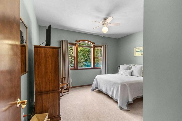 945 BRIGHTON DRIVE, Menasha, WI 54952