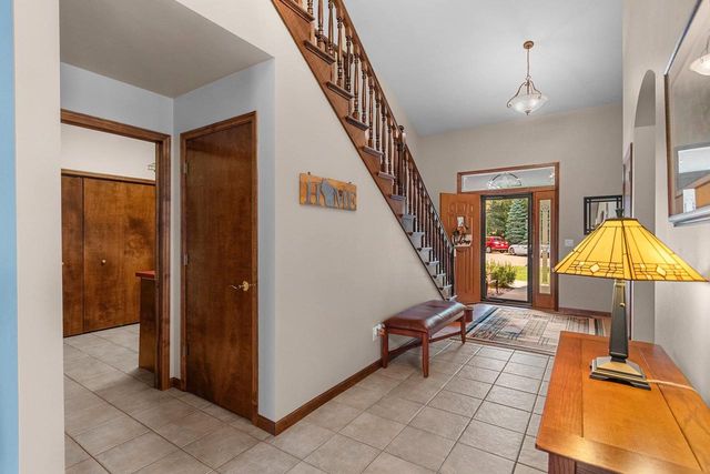 945 BRIGHTON DRIVE, Menasha, WI 54952