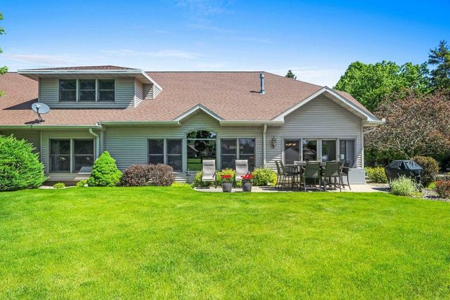 945 BRIGHTON DRIVE, Menasha, WI 54952