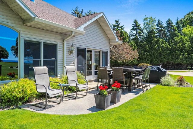 945 BRIGHTON DRIVE, Menasha, WI 54952