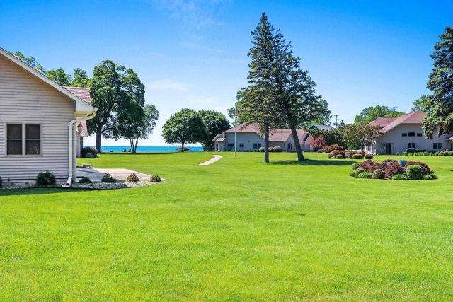 945 BRIGHTON DRIVE, Menasha, WI 54952