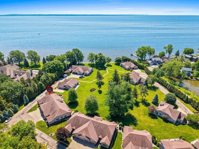 945 BRIGHTON DRIVE, Menasha, WI 54952