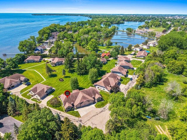 945 BRIGHTON DRIVE, Menasha, WI 54952