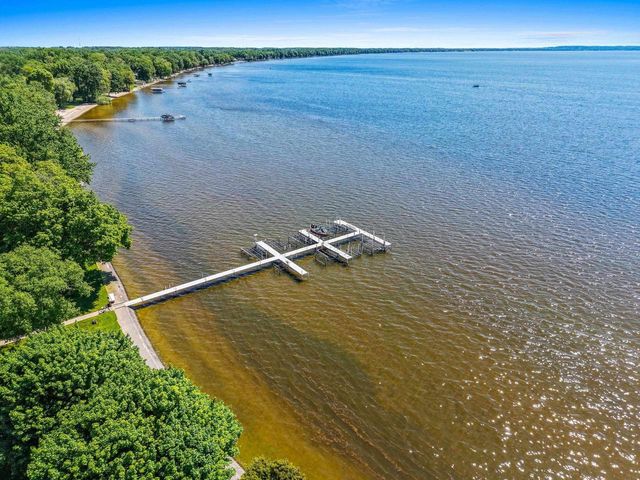 945 BRIGHTON DRIVE, Menasha, WI 54952