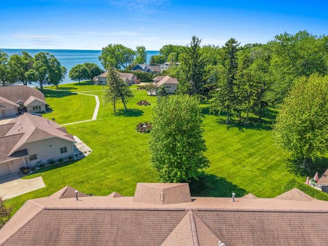 945 BRIGHTON DRIVE, Menasha, WI 54952