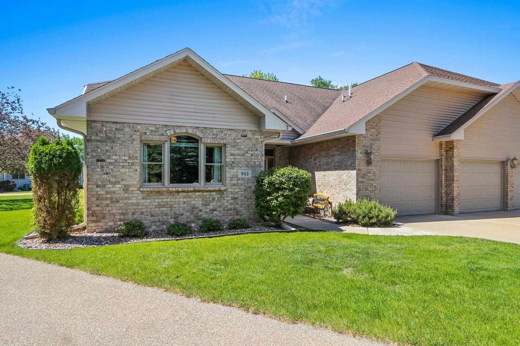 945 BRIGHTON DRIVE, Menasha, WI 54952