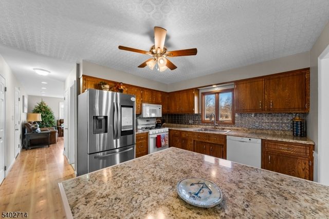 9 Tara Dr, Hillsborough Twp., NJ 08844