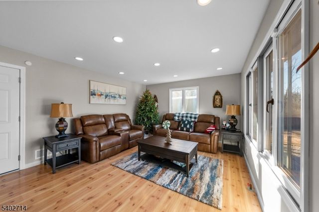 9 Tara Dr, Hillsborough Twp., NJ 08844