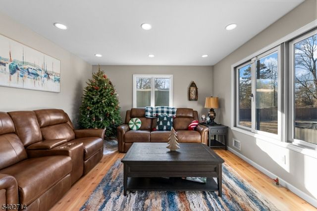 9 Tara Dr, Hillsborough Twp., NJ 08844