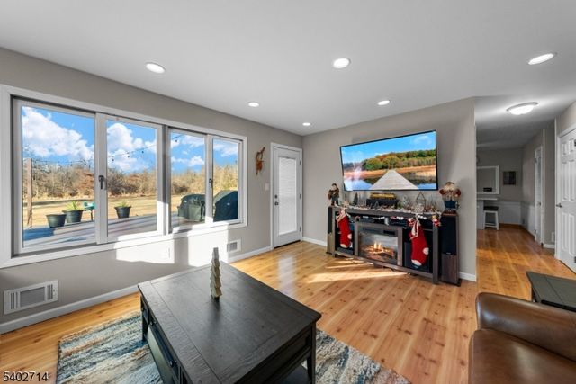 9 Tara Dr, Hillsborough Twp., NJ 08844