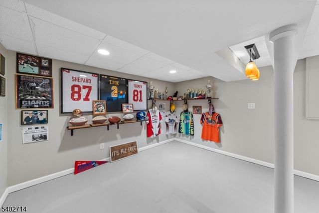 9 Tara Dr, Hillsborough Twp., NJ 08844