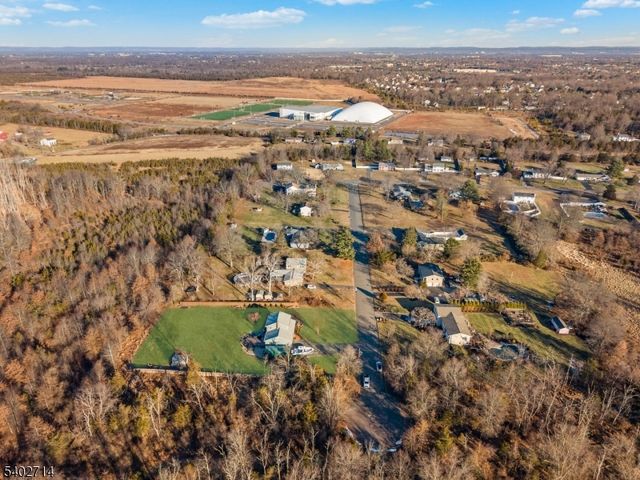 9 Tara Dr, Hillsborough Twp., NJ 08844