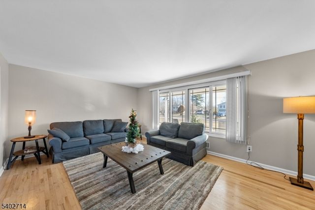 9 Tara Dr, Hillsborough Twp., NJ 08844