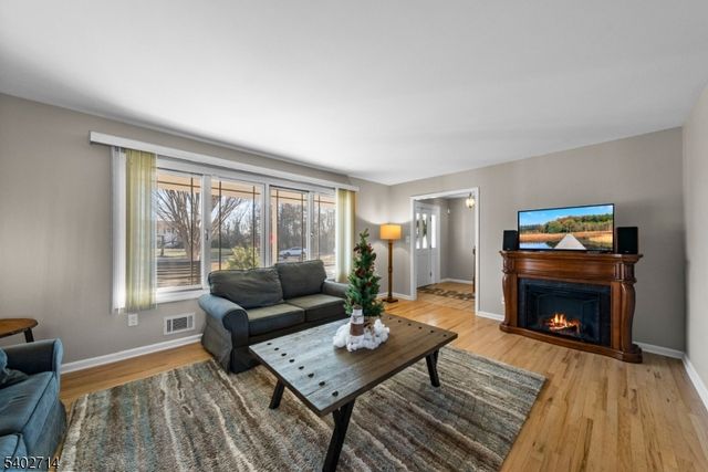 9 Tara Dr, Hillsborough Twp., NJ 08844