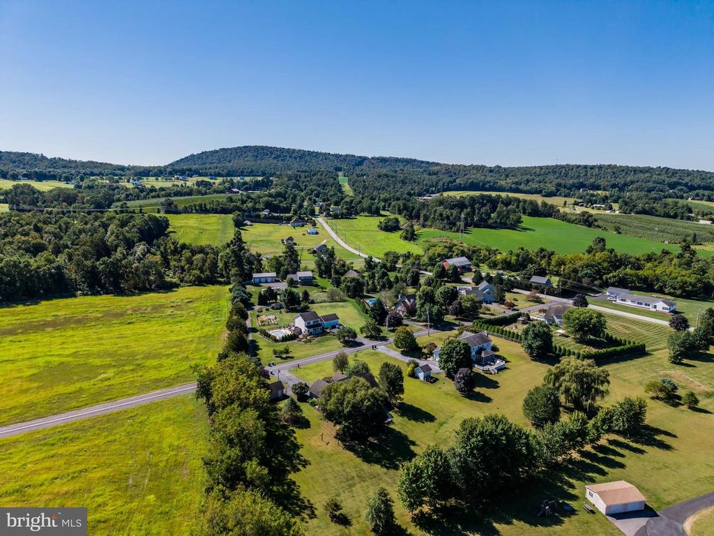 15 ORCHARD DR, Dillsburg, PA 17019