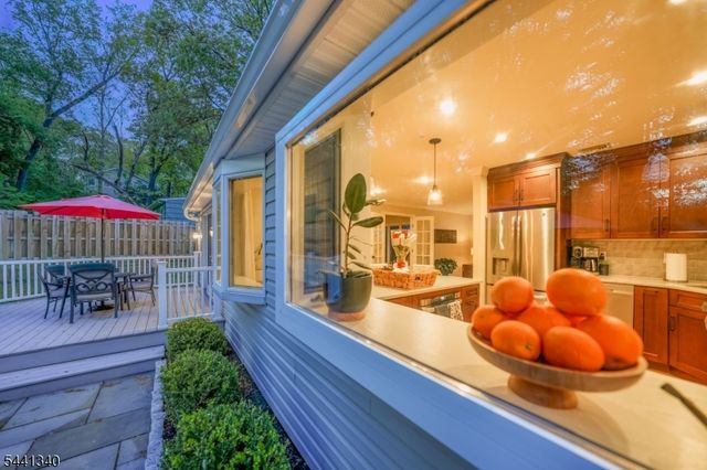 42 Chilton St, Bernardsville Boro, NJ 07924
