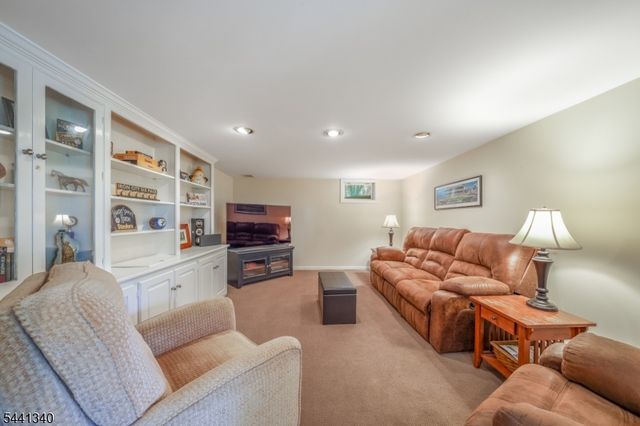 42 Chilton St, Bernardsville Boro, NJ 07924