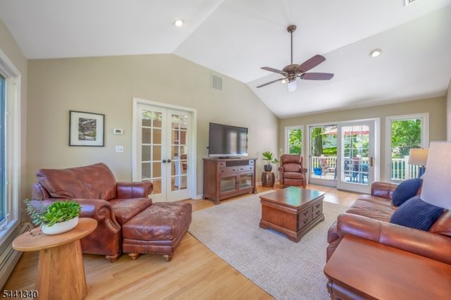 42 Chilton St, Bernardsville Boro, NJ 07924