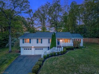 42 Chilton St, Bernardsville Boro, NJ 07924