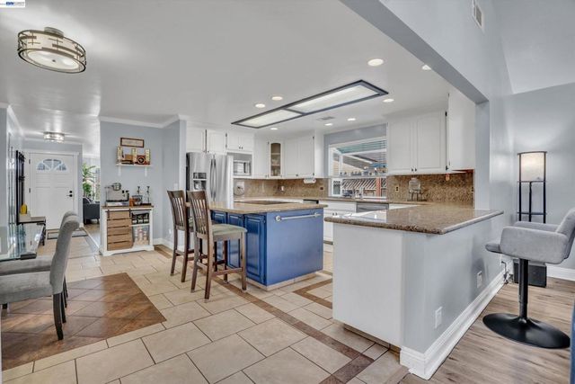 31262 San Andreas Dr, Union City, CA 94587