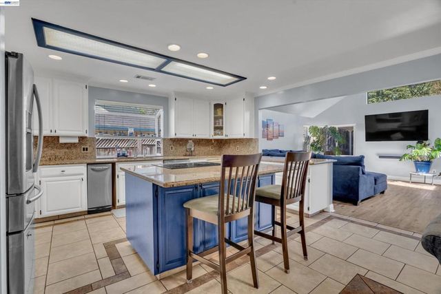 31262 San Andreas Dr, Union City, CA 94587