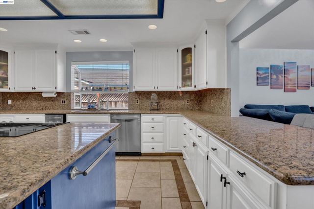 31262 San Andreas Dr, Union City, CA 94587