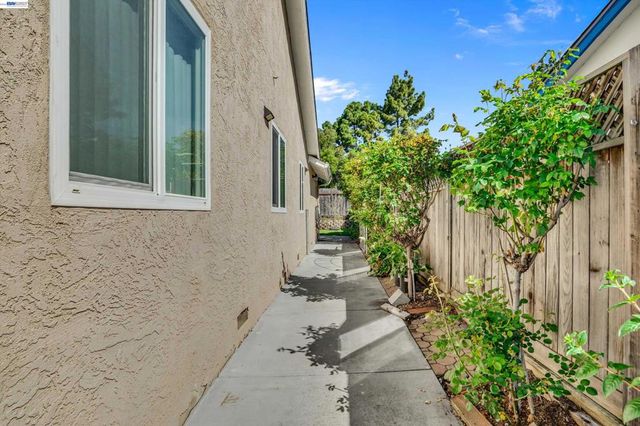 31262 San Andreas Dr, Union City, CA 94587