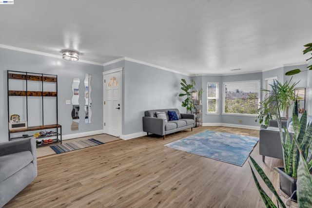 31262 San Andreas Dr, Union City, CA 94587